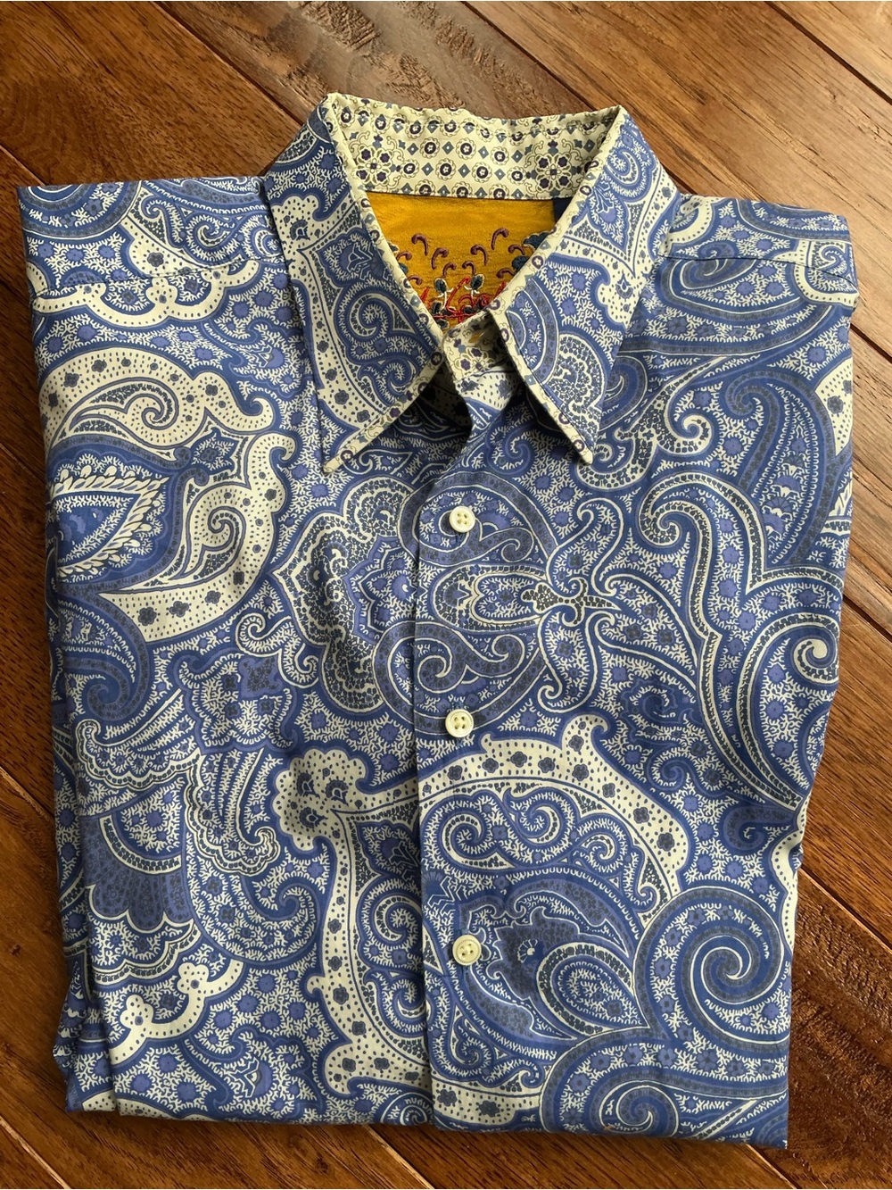 Robert Graham Blue and White Paisley Button Down, Yellow Pattern Cuff, XL - Picture 9 of 9